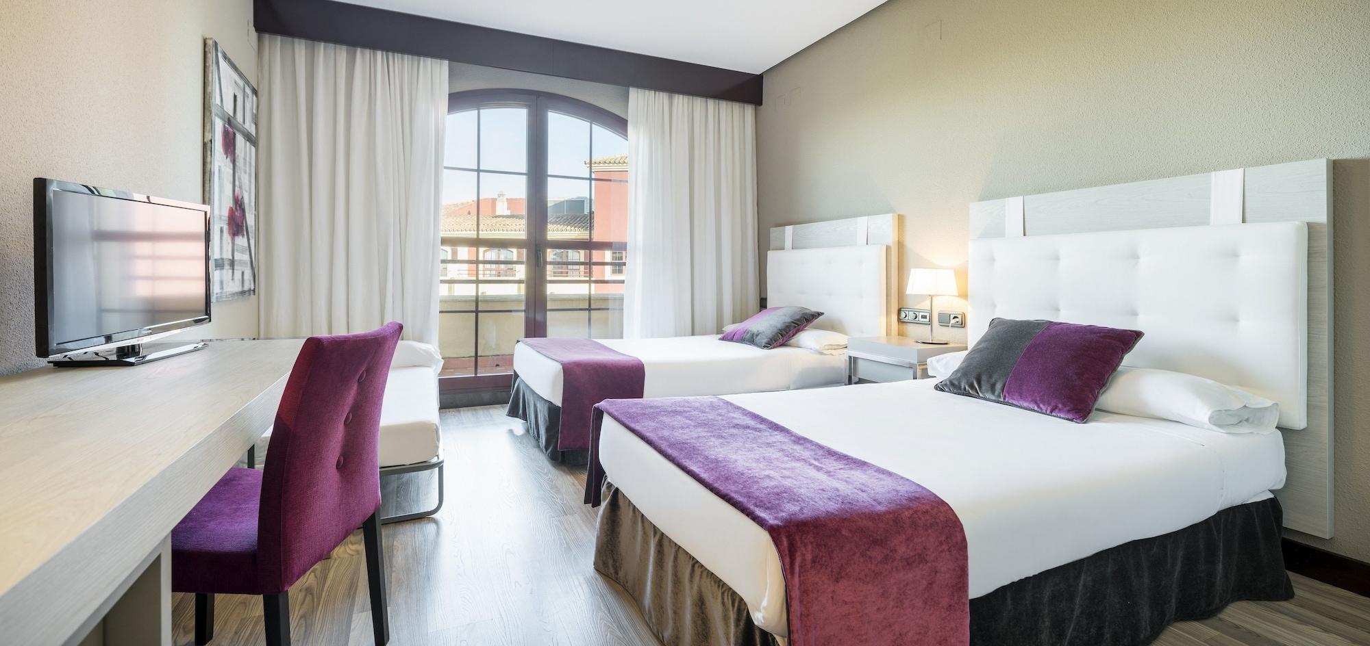 Hotel Ilunion Golf Badajoz Exterior foto
