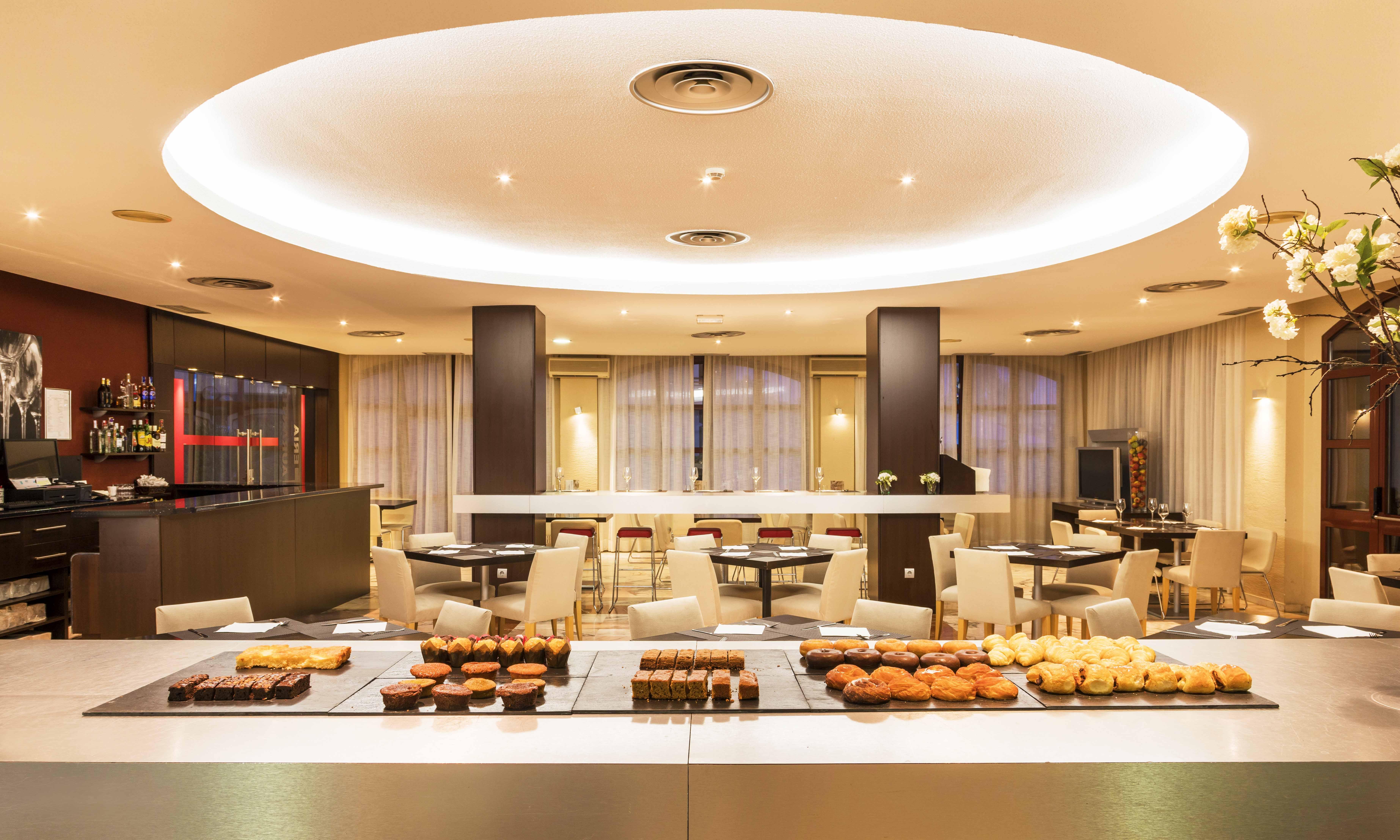 Hotel Ilunion Golf Badajoz Exterior foto