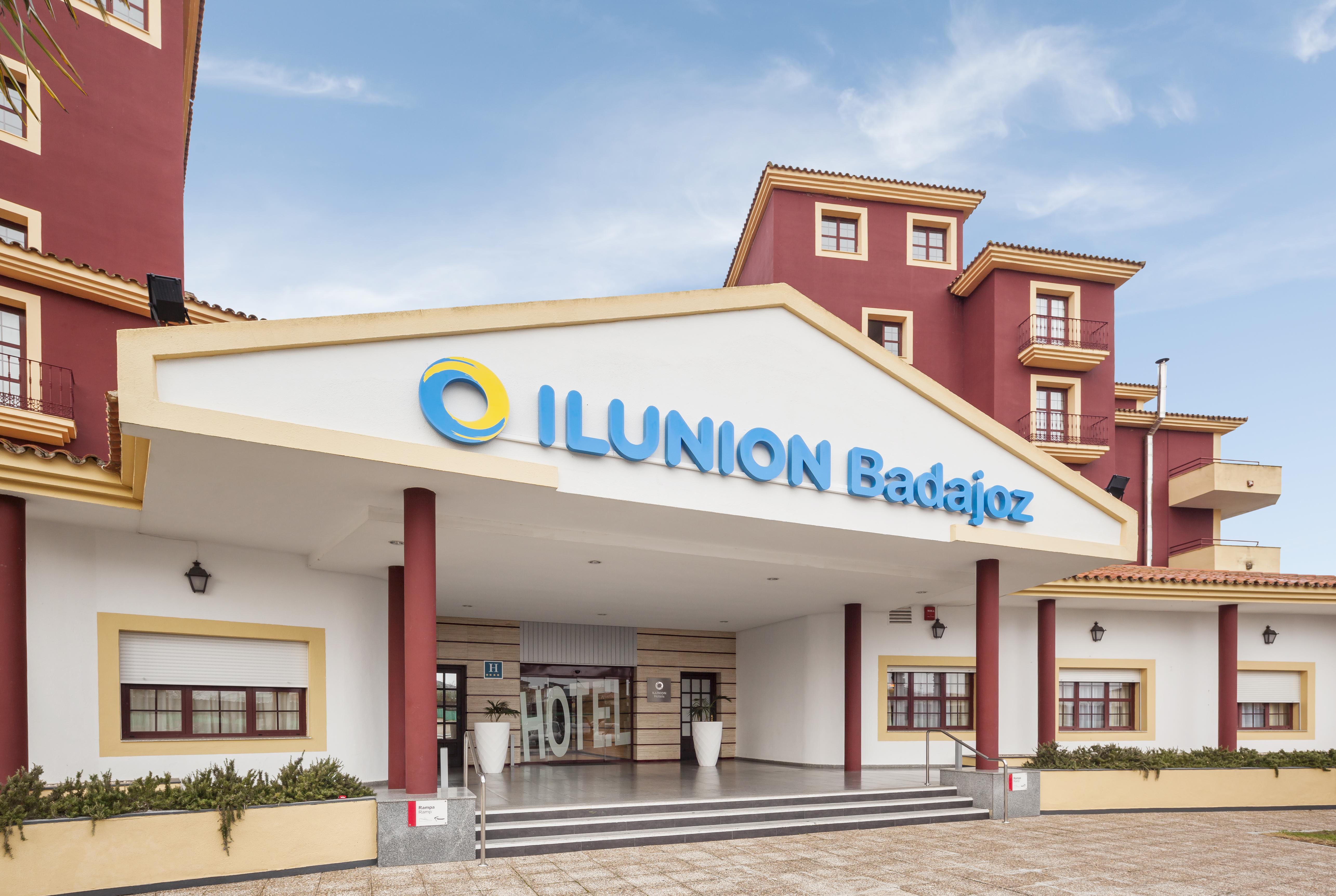Hotel Ilunion Golf Badajoz Exterior foto