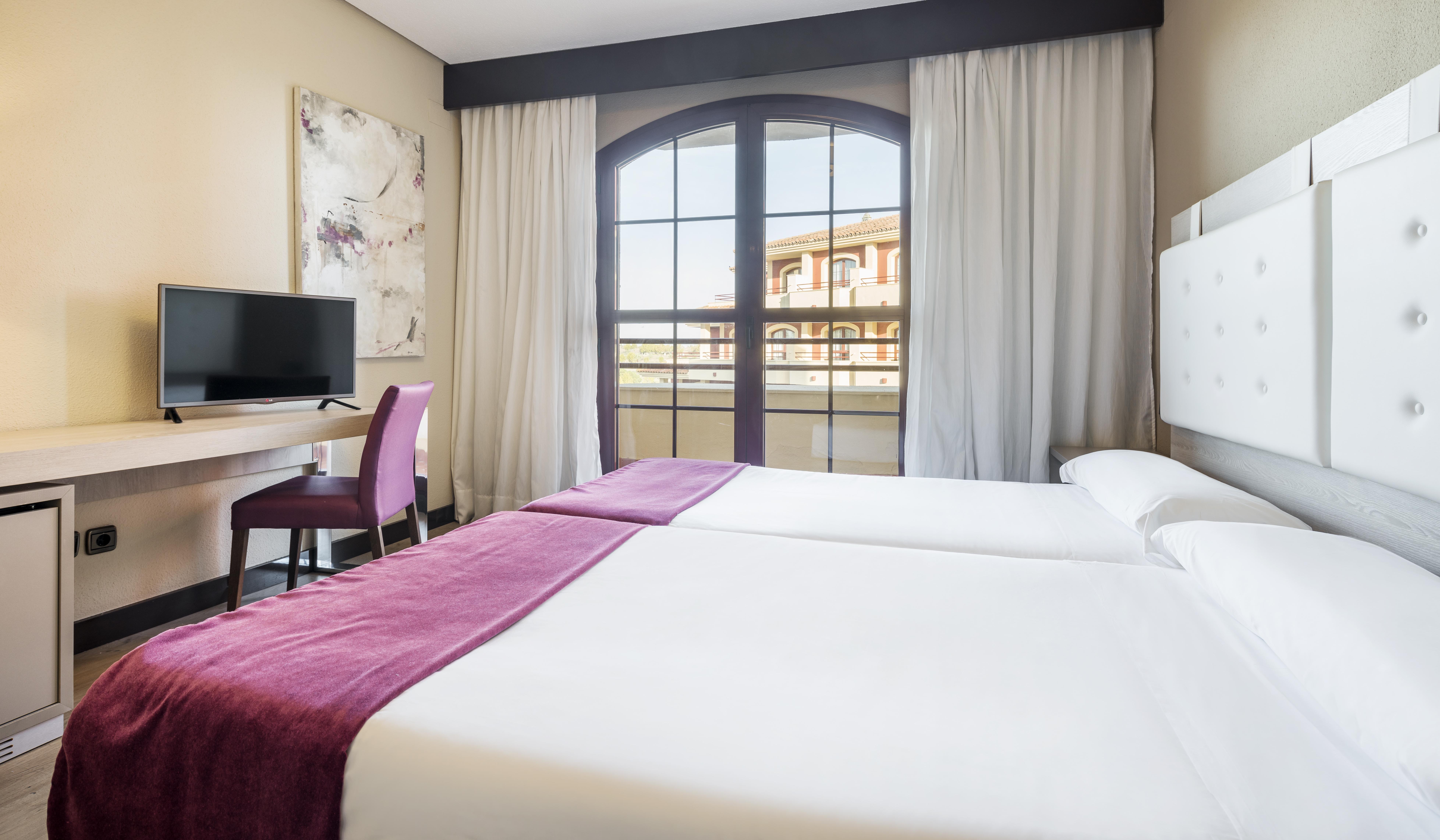 Hotel Ilunion Golf Badajoz Exterior foto