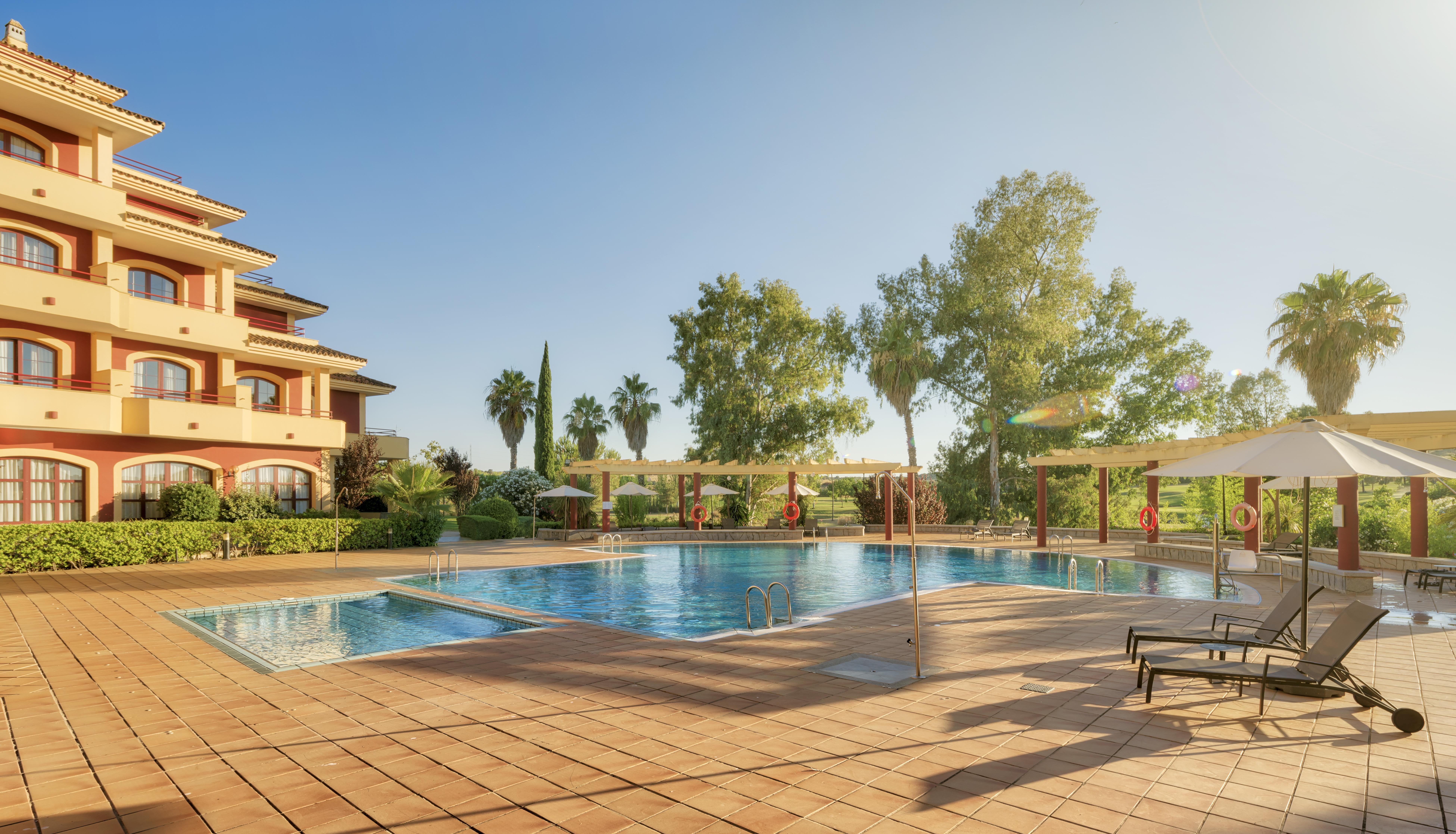 Hotel Ilunion Golf Badajoz Exterior foto