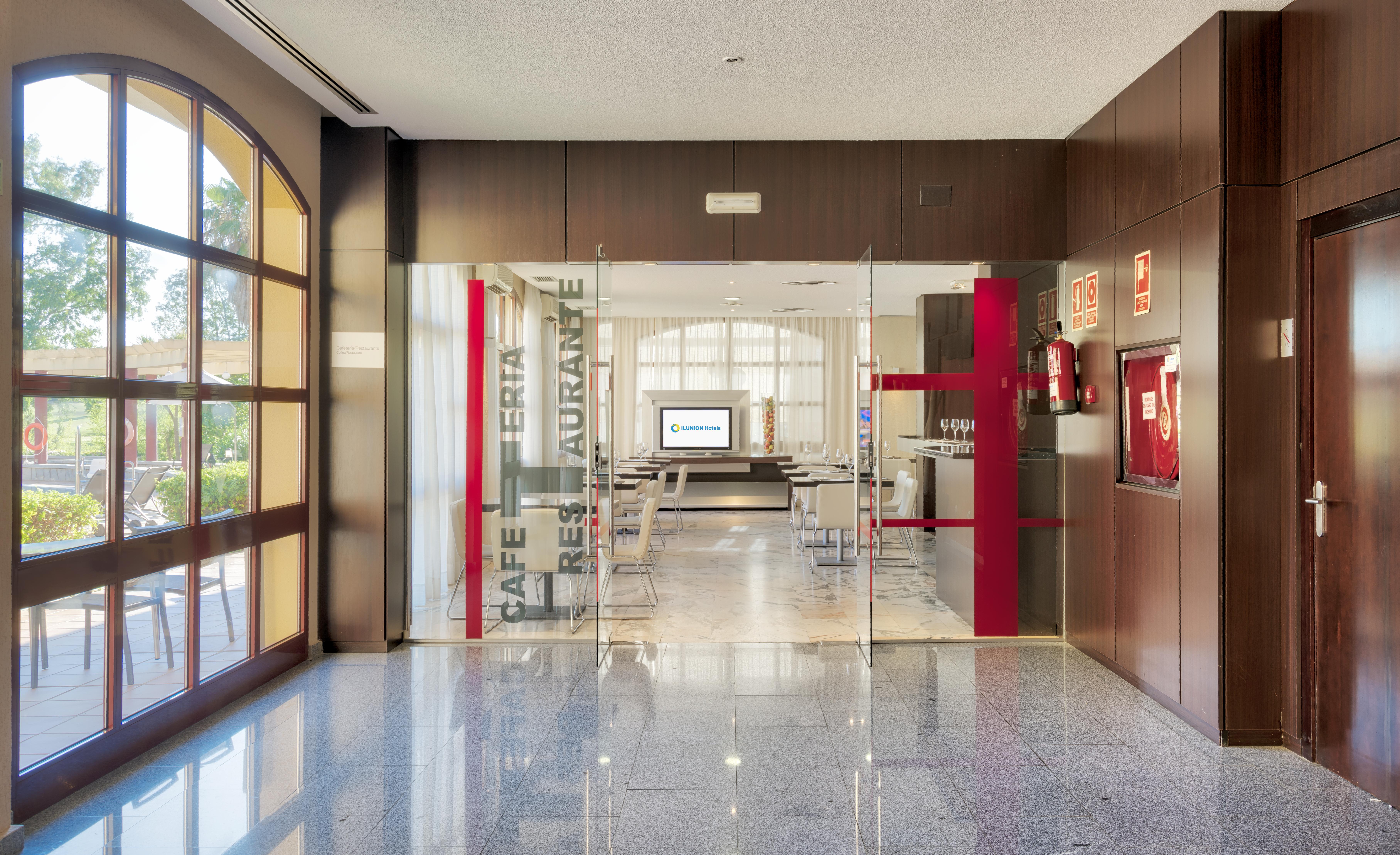 Hotel Ilunion Golf Badajoz Exterior foto