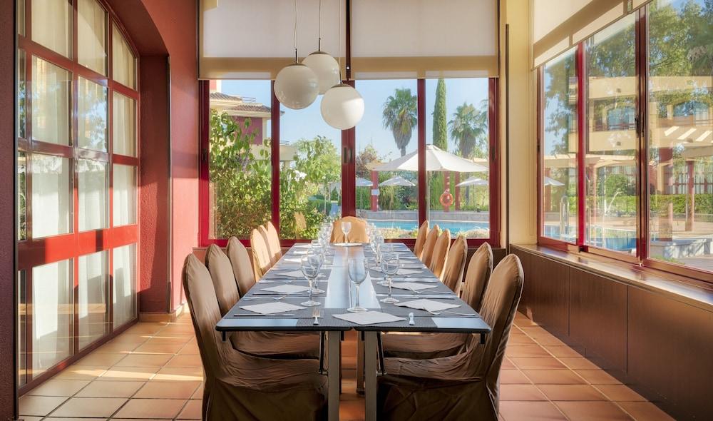 Hotel Ilunion Golf Badajoz Exterior foto