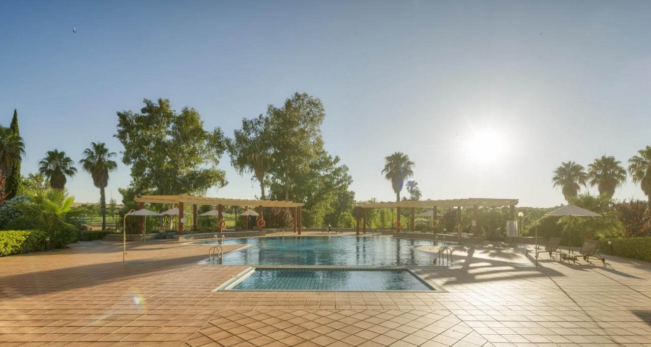 Hotel Ilunion Golf Badajoz Exterior foto
