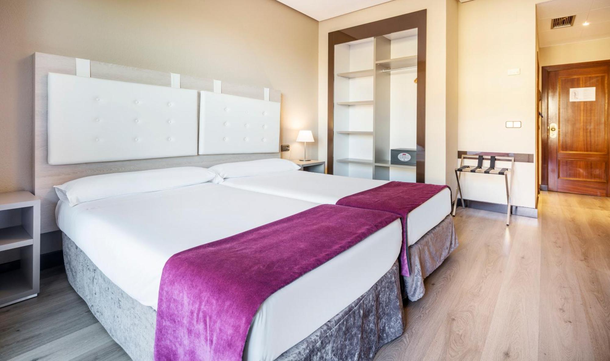 Hotel Ilunion Golf Badajoz Exterior foto