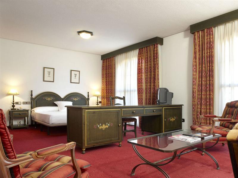 Hotel Ilunion Golf Badajoz Zimmer foto