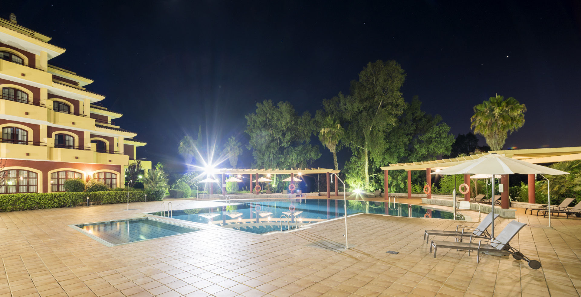Hotel Ilunion Golf Badajoz Exterior foto