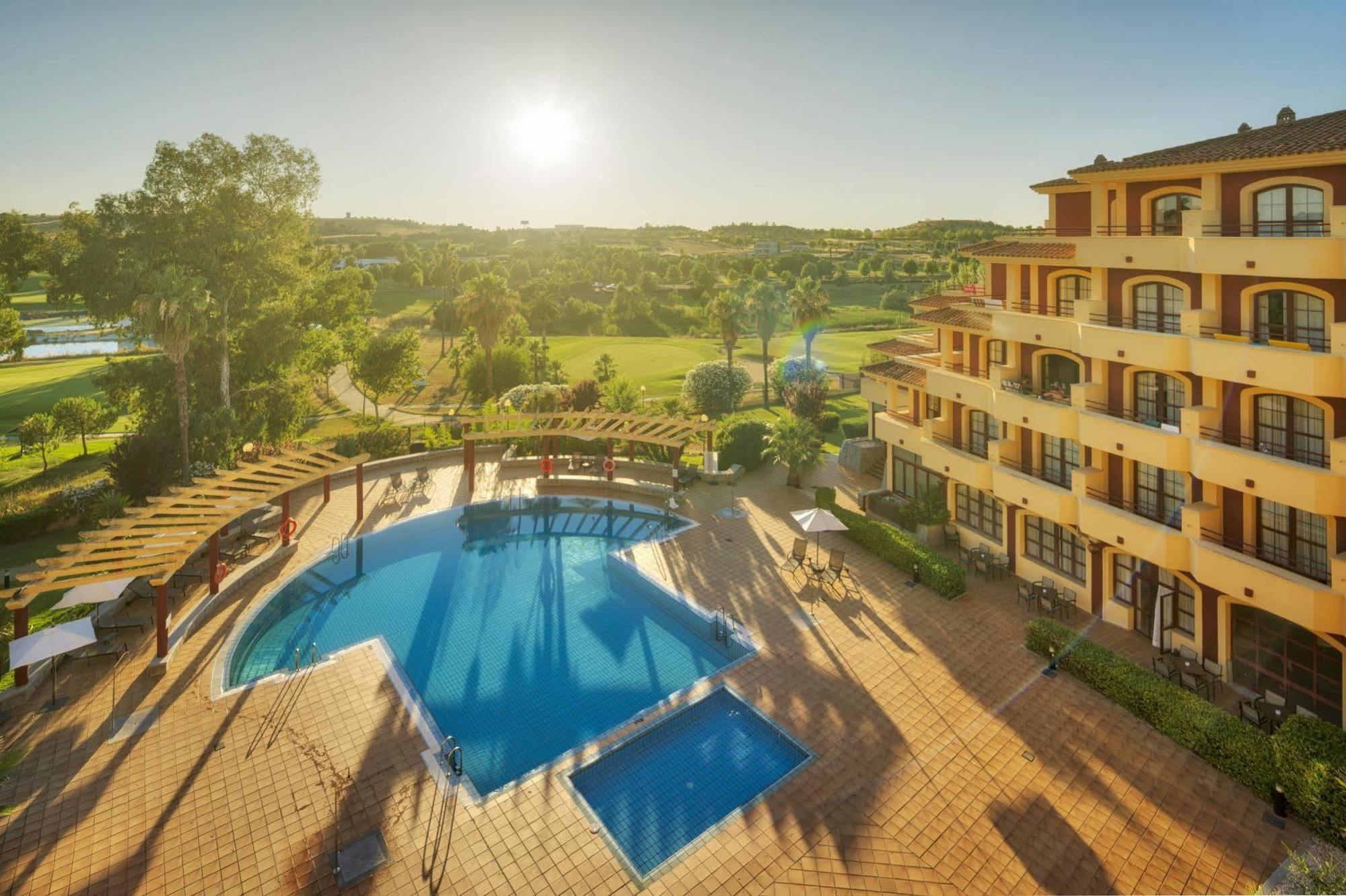 Hotel Ilunion Golf Badajoz Exterior foto